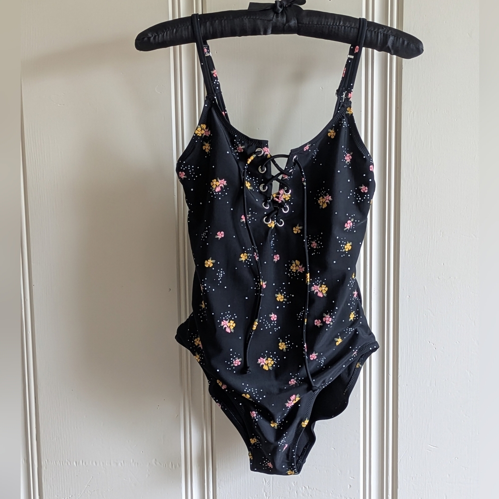 OLD NAVY. LACE UP. ONE PIECE. FLORAL. SWIMSUIT. FULLY LINED.